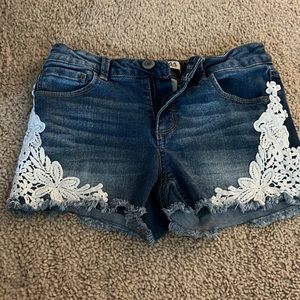 Cute denim shirt jeans for summer!!